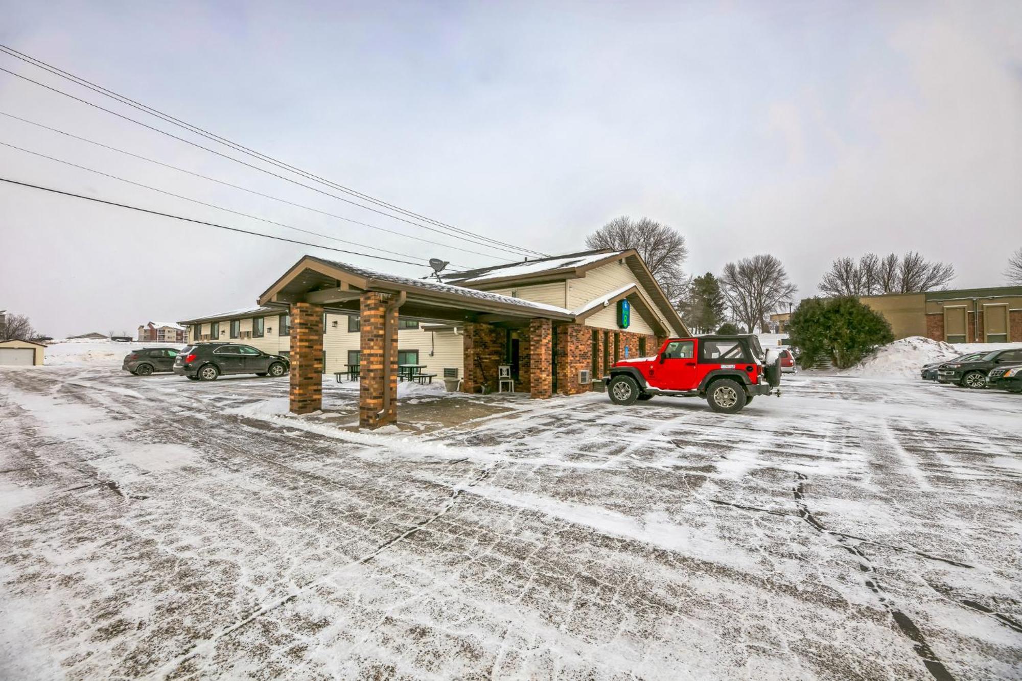 Hotel 8 Fergus Falls Exterior foto